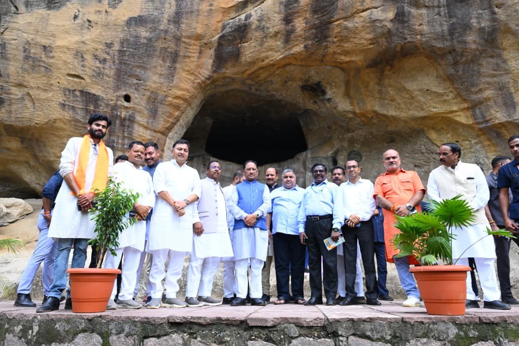 Chhattisgarh CM Vishnu Deo Sai visiting Sitabengra and Jogimara caves at Ramgarh Mahotsav 2026
