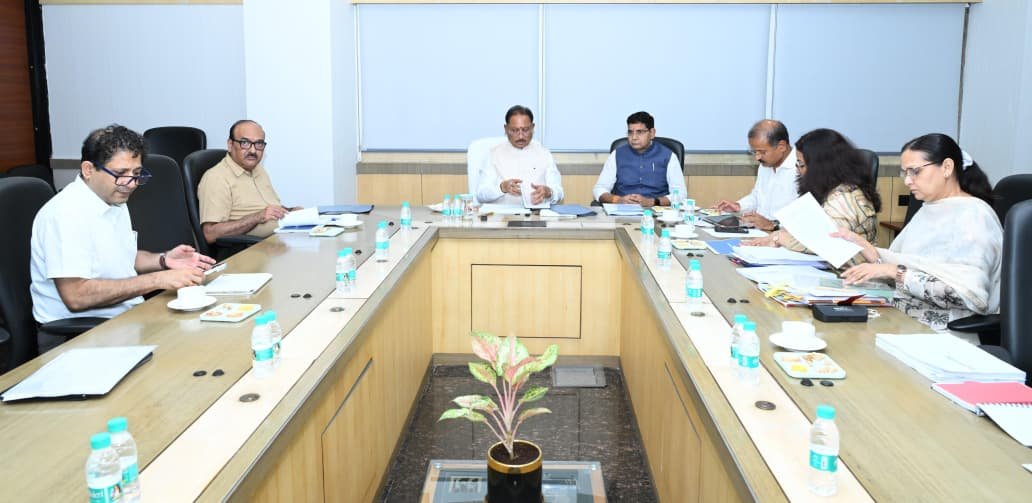 Chhattisgarh CM Vishnu Deo Sai reviewing the CG Revenue Department reforms 2026
