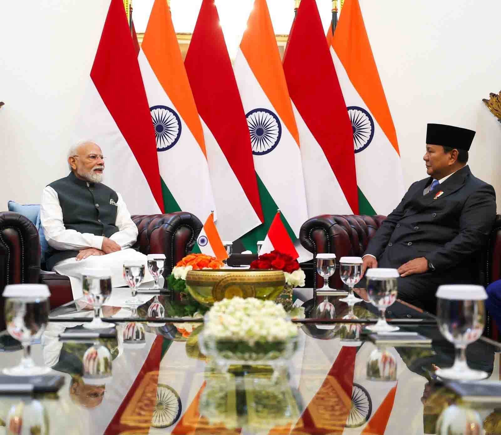 PM Narendra Modi and President Prabowo Subianto signing the India Indonesia Joint Statement 2026.