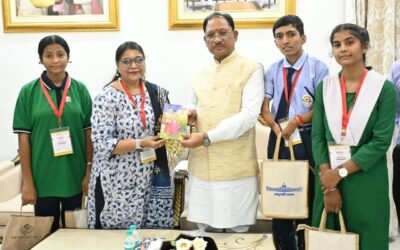 Chhattisgarh students who met President Droupadi Murmu call on CM Vishnudev Sai at Raipur