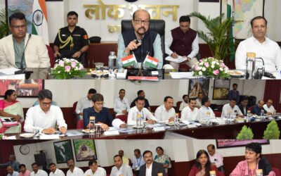 राज्यपाल रमेन डेका ने विश्वविद्यालयों के कुलसचिवों की बैठक ली